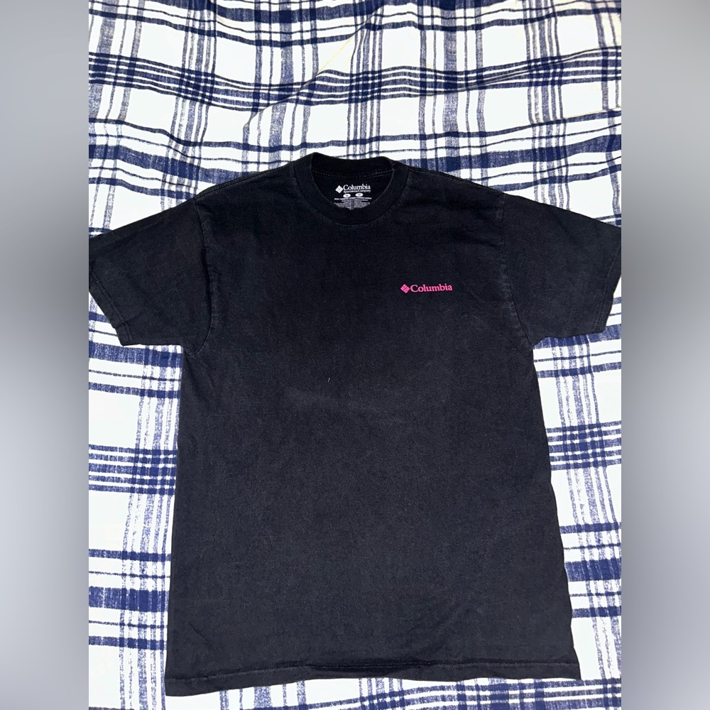 Men’s medium Columbia graphic back tshirt